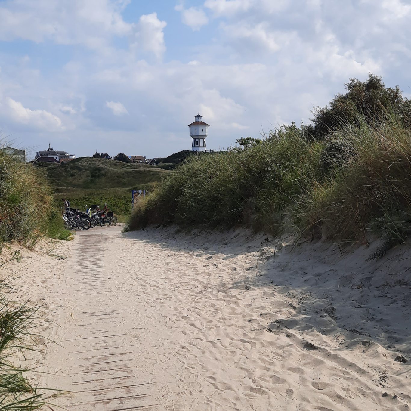 Der Wassertum im Sonnenschein an einem schönen Sommertag Der Wassertum im Sonnenschein an einem schönen Sommertag