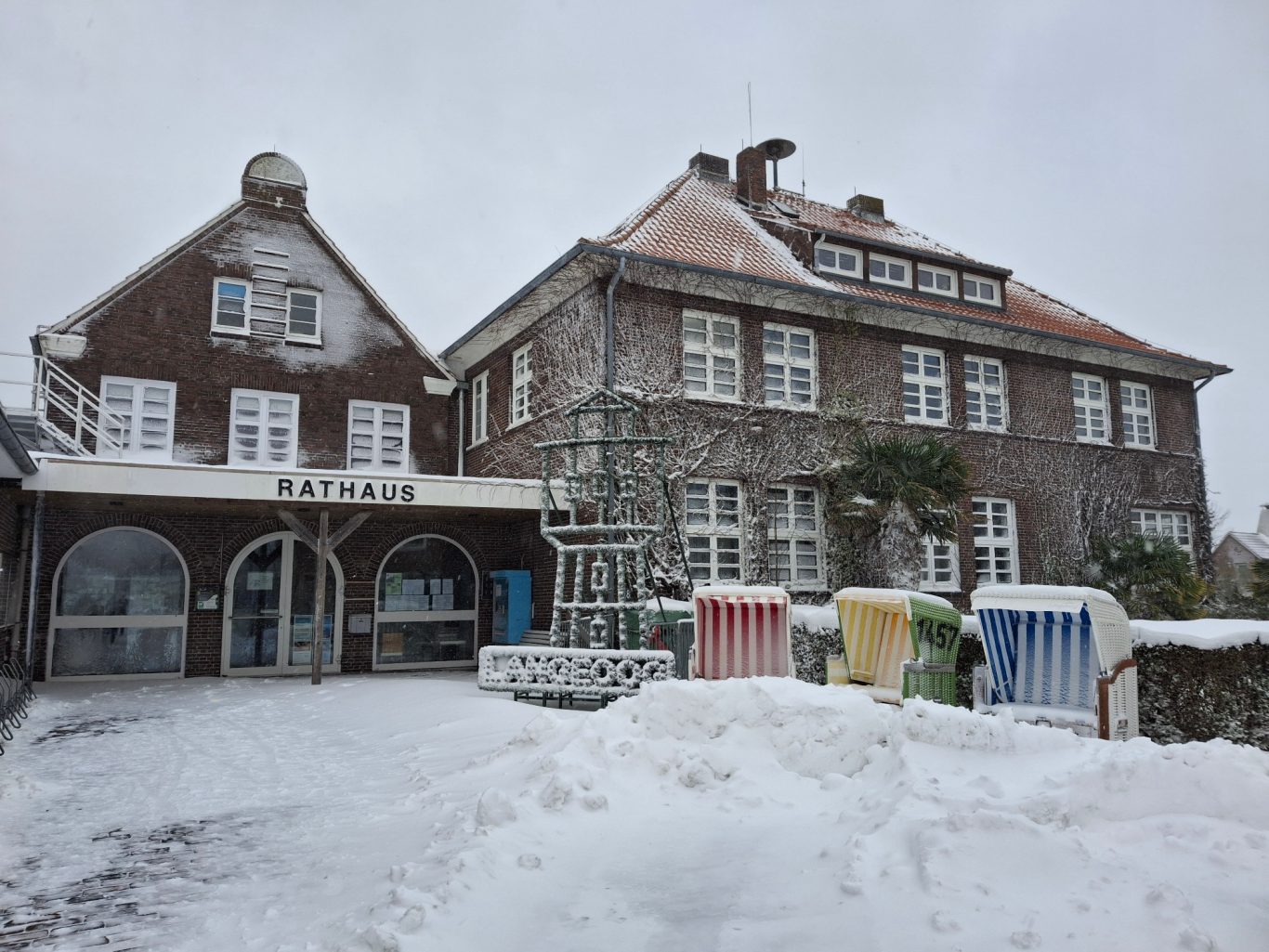 Frostige Zeiten auch am Rathaus Frostige Zeiten auch am Rathaus
